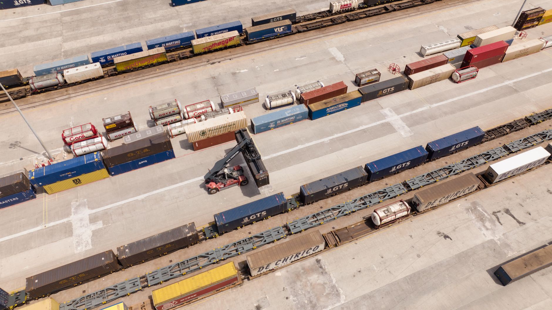 Multimodal AI Unveiled: Gemini Ultra, GPT-4o, and Claude's Convergent Capabilities