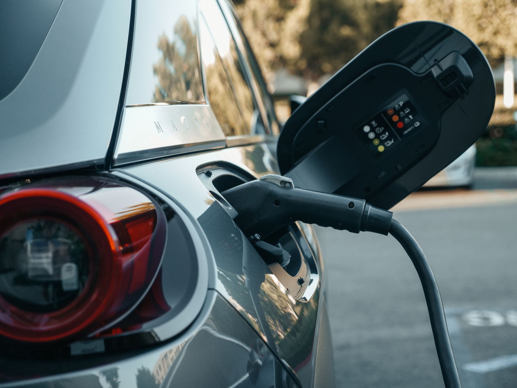 Electric Vehicles vs. Hybrids in 2026: The Definitive Comparison