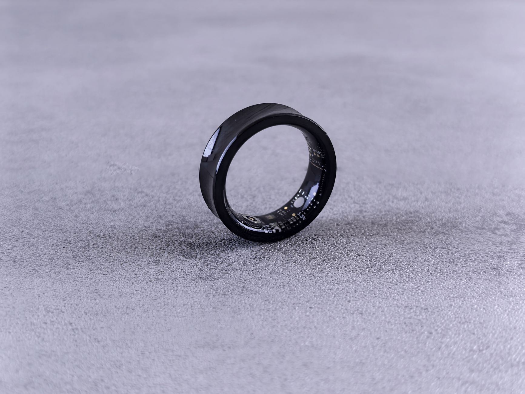 Oura Ring vs Whoop: Comprehensive Sleep & Biomarker Tracker Comparison